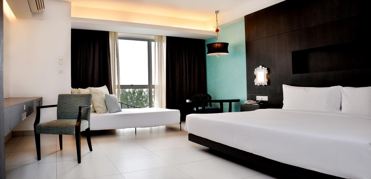 Avillion Admiral Cove Hotel Port Dickson Exterior photo