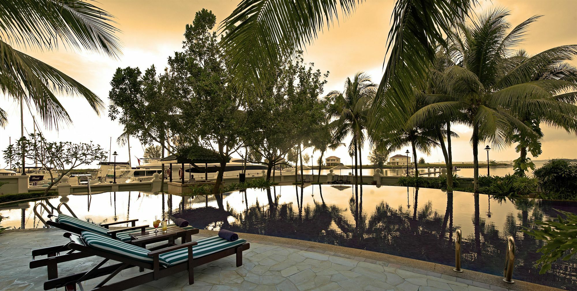 Avillion Admiral Cove Hotel Port Dickson Exterior photo
